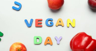 Meyveler, sebzeler ve metin arka planda VEGAN Day