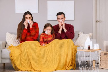 Evde ısıtma sorunu yaşayan bir aile var.