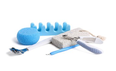 Beyaz arkaplanda izole edilmiş pedikür için profesyonel araçlar kümesi