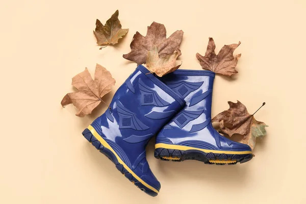 Blue Gumboots Autumn Leaves Yellow Background — Stock Photo, Image