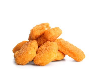 Beyaz arka planda lezzetli nuggetlar