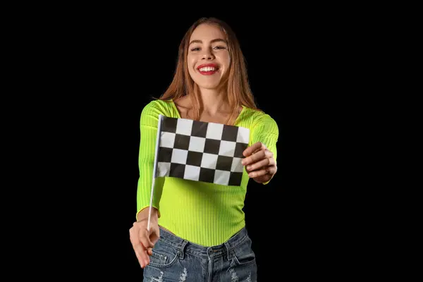 Glad Ung Kvinna Med Racing Flagga Svart Bakgrund — Stockfoto
