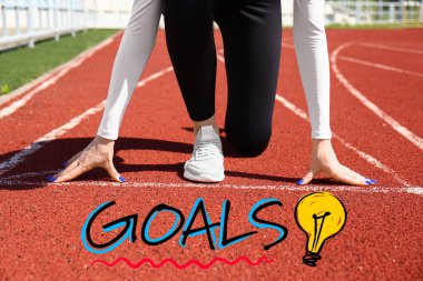 Çömelmiş bir kadın stadyumda pozisyon almaya başlıyor. Yeni hedefler kavramı