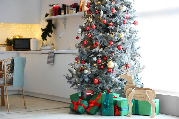 Christmas Tree Presents Kitchen — Stock Photo, Image
