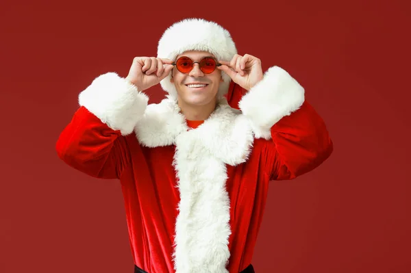 Santa Claus Brýlích Červeném Pozadí — Stock fotografie