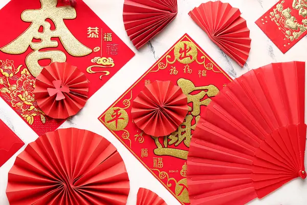Servilletas Tradicionales Con Sobre Rojo Abanicos Símbolos Chinos Sobre Fondo — Foto de Stock