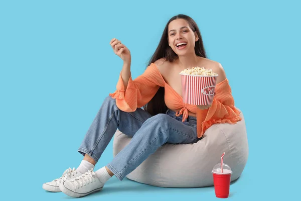 Young Woman Popcorn Watching Movie Beanbag Blue Background — Stock Photo, Image