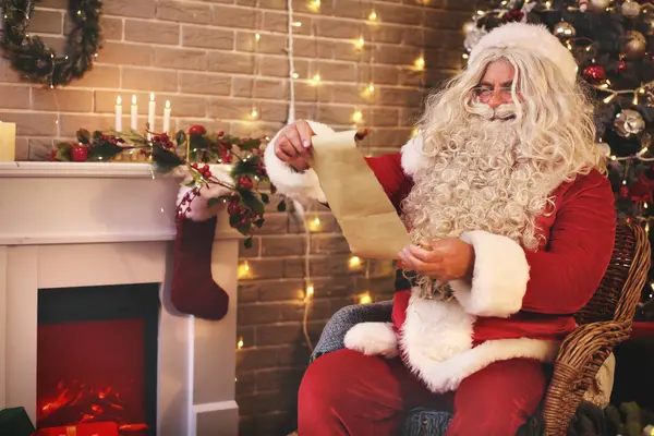 Santa Claus Reading Letter Home Christmas Eve — Stock Photo, Image