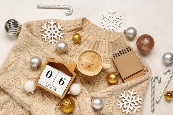 Kerstcompositie Met Kopje Koffie Kubus Kalender Beige Achtergrond — Stockfoto
