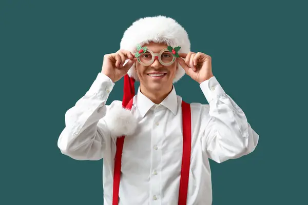 Santa Claus Vánočních Brýlích Tmavozeleném Pozadí — Stock fotografie