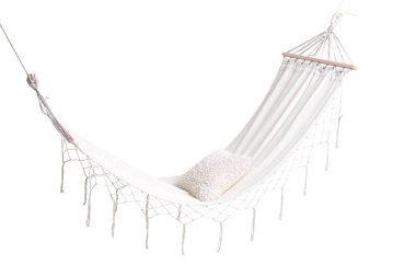 Beyaz arkaplanda minderli rahat bir hamak