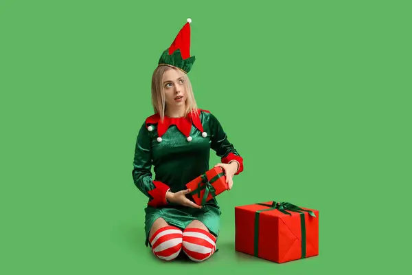 Young Woman Elf Costume Christmas Gift Boxes Green Background — Stock Photo, Image
