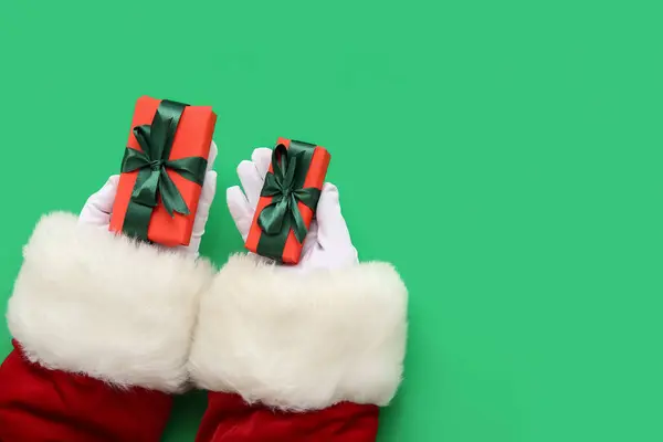 Santa Claus Gift Boxes Green Background — Stock Photo, Image