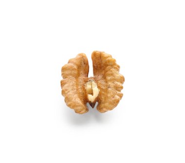 Beyaz zemin üzerine lezzetli ceviz