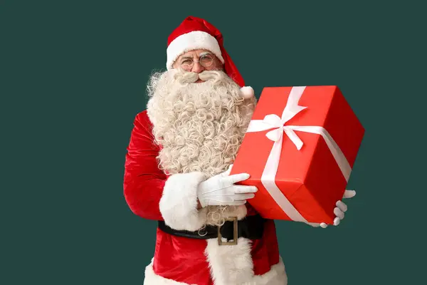 Santa Claus Vánoční Dárek Zeleném Pozadí — Stock fotografie