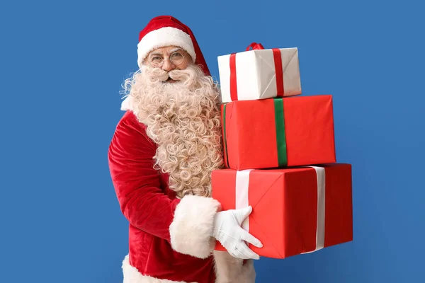 Santa Claus Vánoční Dárky Modrém Pozadí — Stock fotografie