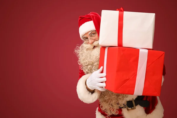 Santa Claus Vánoční Dárky Červeném Pozadí — Stock fotografie