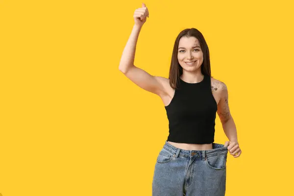 Beautiful Young Sporty Woman Loose Jeans Showing Thumb Gesture Yellow — Stock Photo, Image