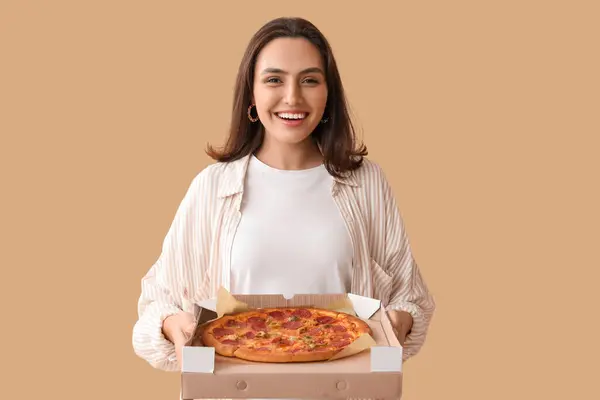 Young Woman Holding Cardboard Box Tasty Pizza Beige Background — Stock Photo, Image
