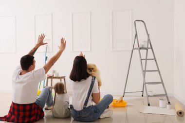 Mutlu aile planlaması yeni evlerinin tamiri, arka manzara