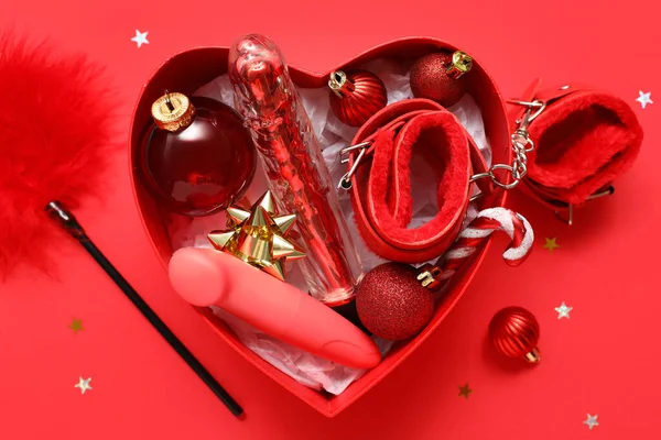 Doos Vorm Van Hart Met Verschillende Seksspeeltjes Kerstdecor Rode Achtergrond — Stockfoto