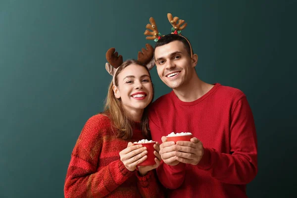Beautiful Young Couple Reindeer Horns Holding Cups Coffee Marshmallows Green — Stock Photo, Image