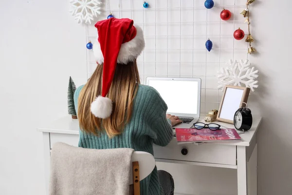 Woman Working Laptop Office Christmas Eve Back View — Stock Photo, Image