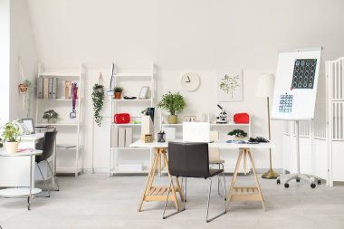 Doktorun muayenehanesi.