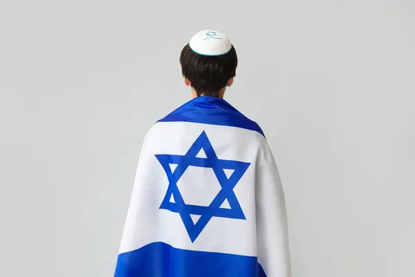 Kleiner Junge Kipa Mit Israel Fahne Auf Grauem Hintergrund Rückseite — Stockfoto