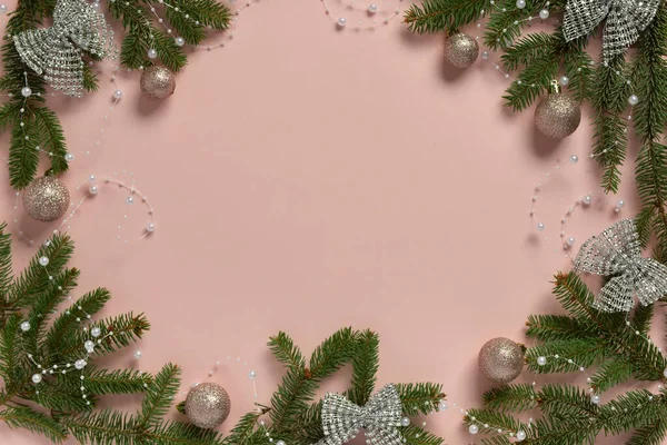 Frame Gemaakt Van Boomtak Met Kerstversiering Roze Achtergrond — Stockfoto