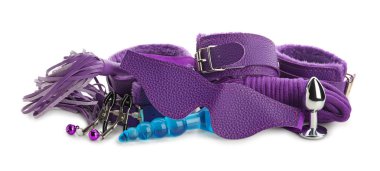 Beyaz arka planda mor seks oyuncakları