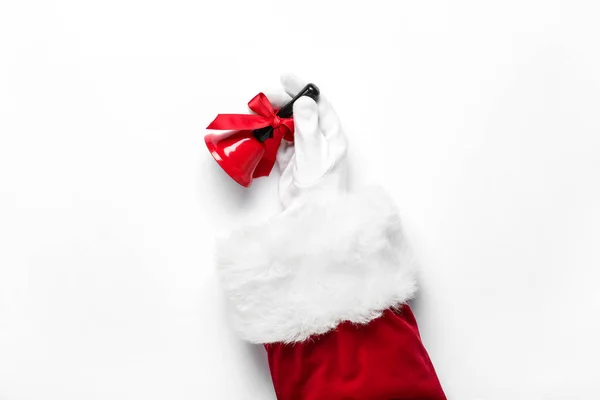 Santa Claus Hand Med Julklocka Vit Bakgrund Närbild — Stockfoto