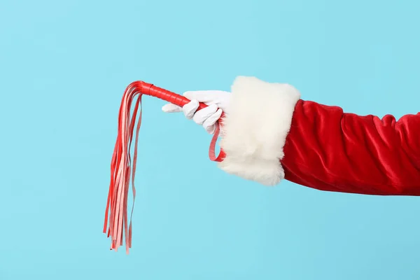 Santa Claus Hand Med Piska Från Sex Shop Färg Bakgrund — Stockfoto