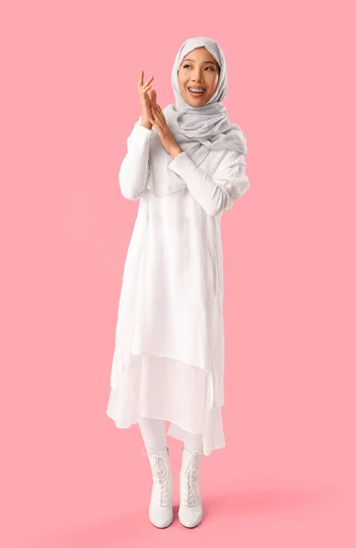 배경에 히잡에 무슬림 — 스톡 사진