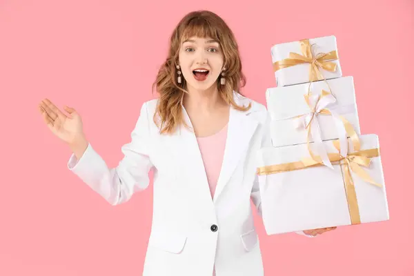 Beautiful Young Shocked Woman Gift Boxes Pink Background — Stock Photo, Image