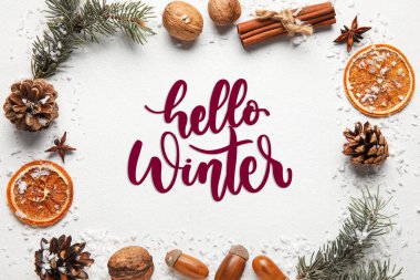 Beyaz arkaplanda Hello Kışına ve Noel süslemelerine sahip afiş