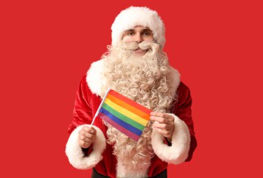 Kırmızı arka planda LGBT bayrağı olan Noel Baba