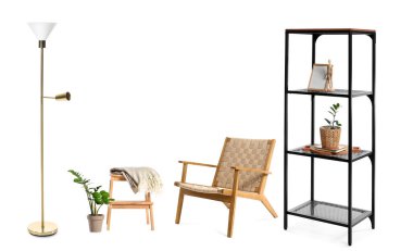 Beyaz arkaplanda farklı mobilya ve dekor seti