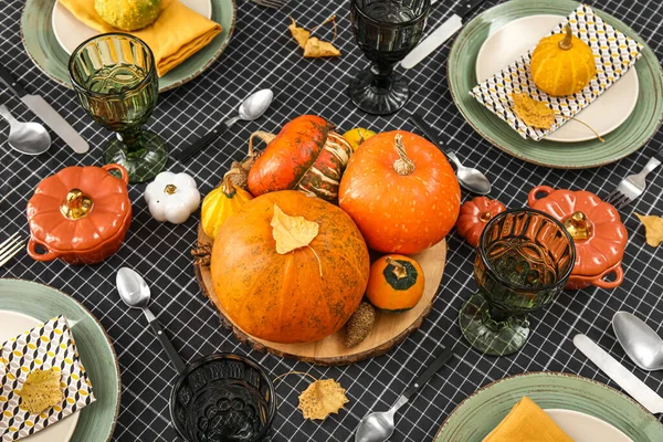 Beautiful Table Setting Autumn Leaves Pumpkins Dining Room Closeup — Stock Photo, Image