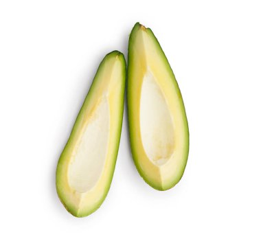 Beyaz arka planda taze olgun avokado parçaları.