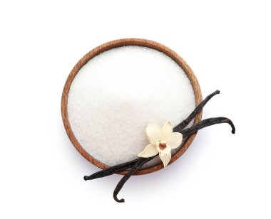 Aromatik vanilya şekerli, çiçekli ve beyaz arkaplanlı kase