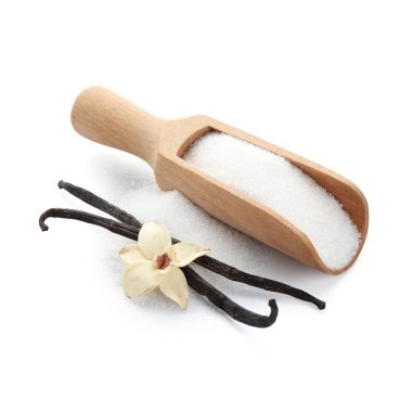 Aromatik vanilya şekerli kepçe, çiçek ve beyaz arka planda çubuklar