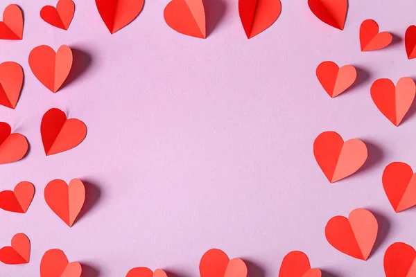 Leylak Arka Planında Kırmızı Kağıt Kalplerden Yapılmış Çerçeve Sevgililer Günü — Stok fotoğraf