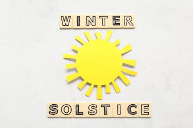 Metin KIŞ SOLSTICE Beyaz zemin üzerinde kağıt güneş