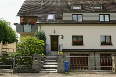 Kasabadaki güzel evin manzarası