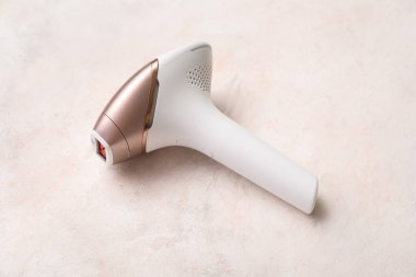 Grunge beyaz arkaplan üzerinde modern fotoepilatör