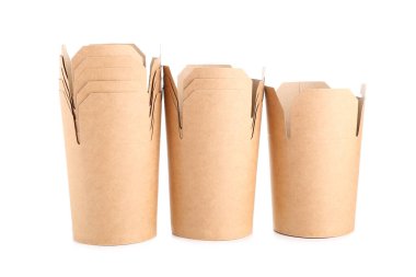 Beyaz arkaplandaki paket kutuları