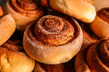 Arkaplan olarak lezzetli tarçın ruloları, yakın plan