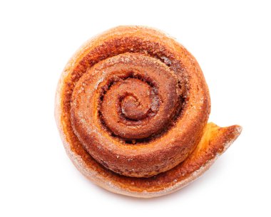 Beyaz arkaplanda lezzetli tarçın rulosu