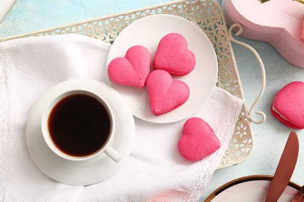 Чашка Кофе Тортами День Святого Валентина Светло Голубом Фоне — стоковое фото